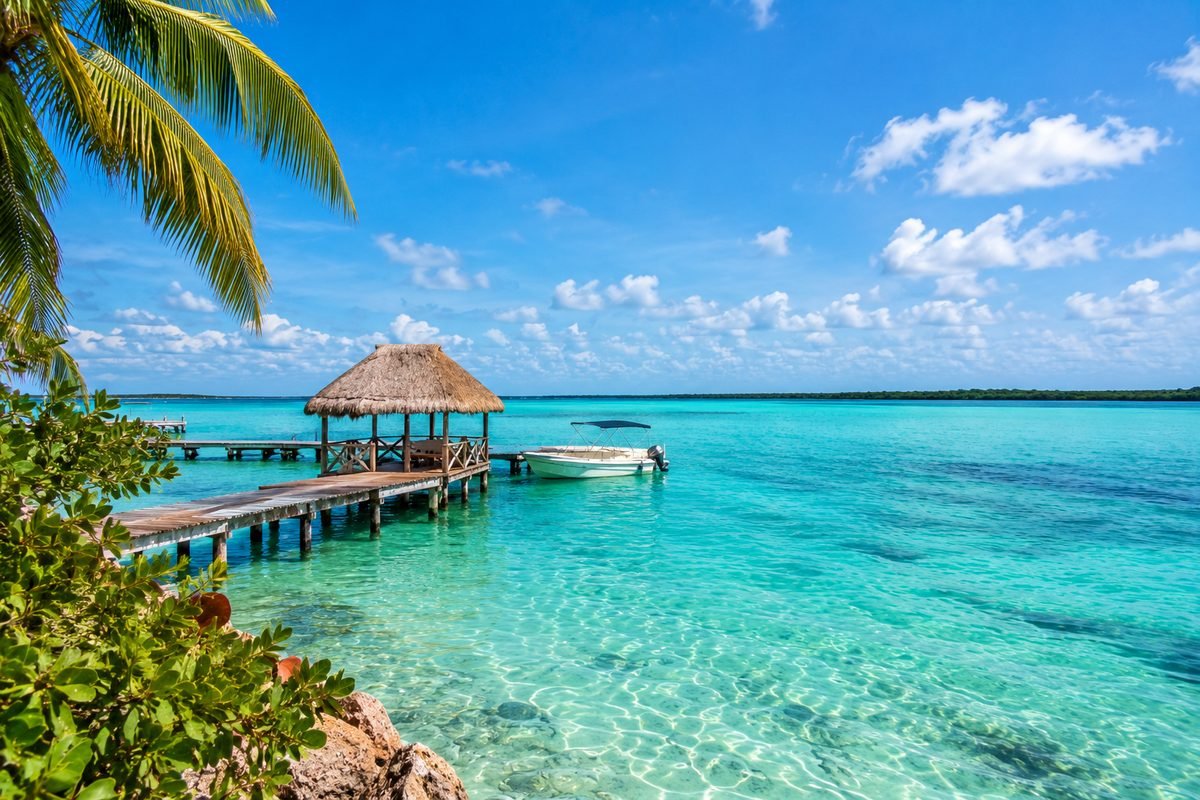Lagune de Bacalar aux sept couleurs