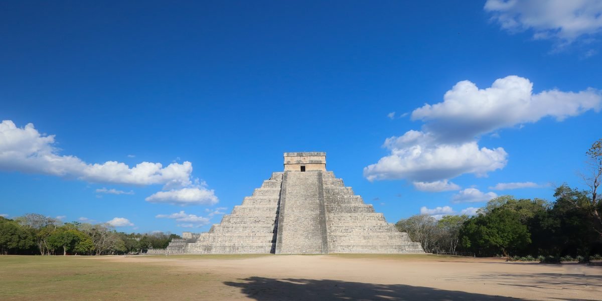 Ruines mayas en bord de mer
